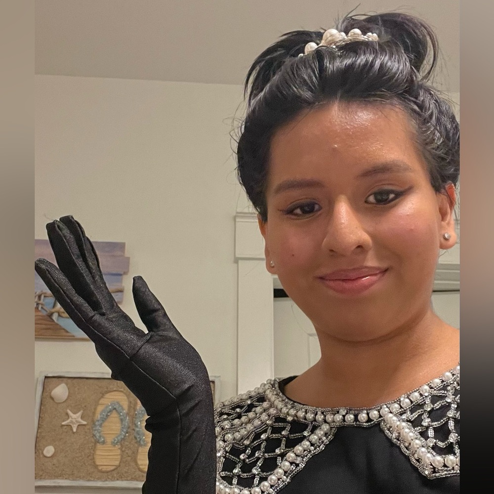 Meet your Posher, Debora